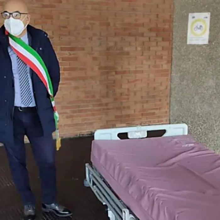 Trebisacce, l’Asp ordina di trasferire i letti dall’ospedale: il sindaco blocca tutto