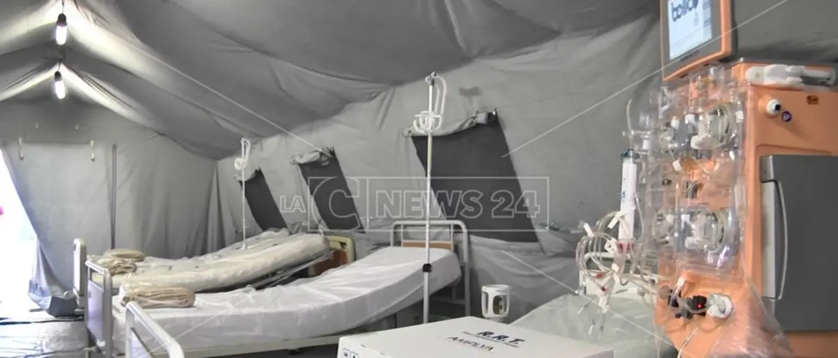Coronavirus Soverato, tenda di emergenza allestita fuori dal pronto soccorso