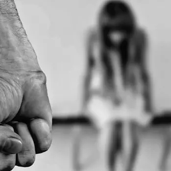 Violenza sulle donne, nel 2020 più di mille casi denunciati in Calabria: 89 reati sessuali