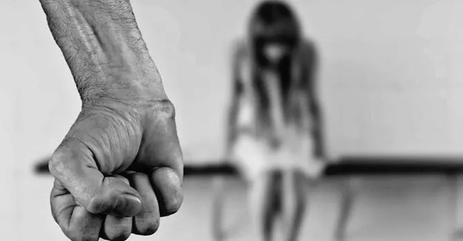 Violenza sulle donne, nel 2020 più di mille casi denunciati in Calabria: 89 reati sessuali