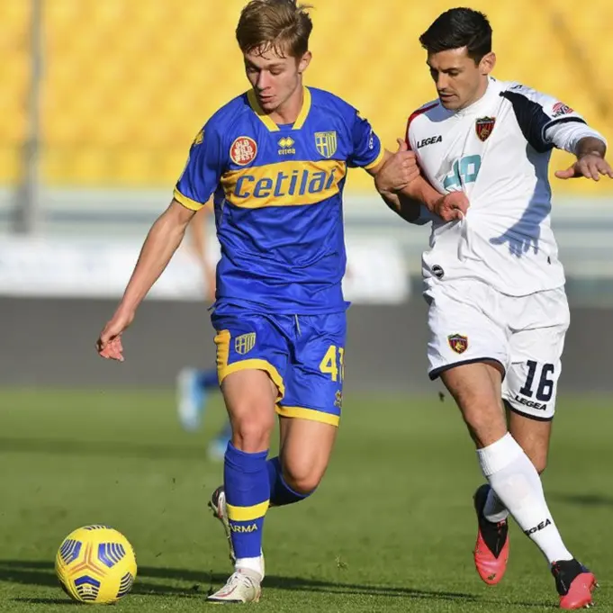 Coppa Italia, il Cosenza non sfigura ma il Parma passa il turno: finisce 2-1