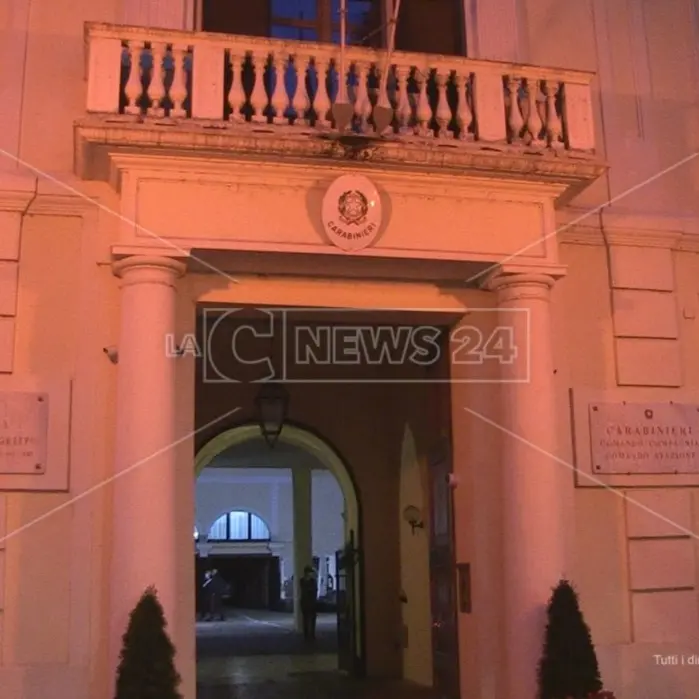 I luoghi simbolo di Cosenza si tingono di arancione per dire No alla violenza sulle donne
