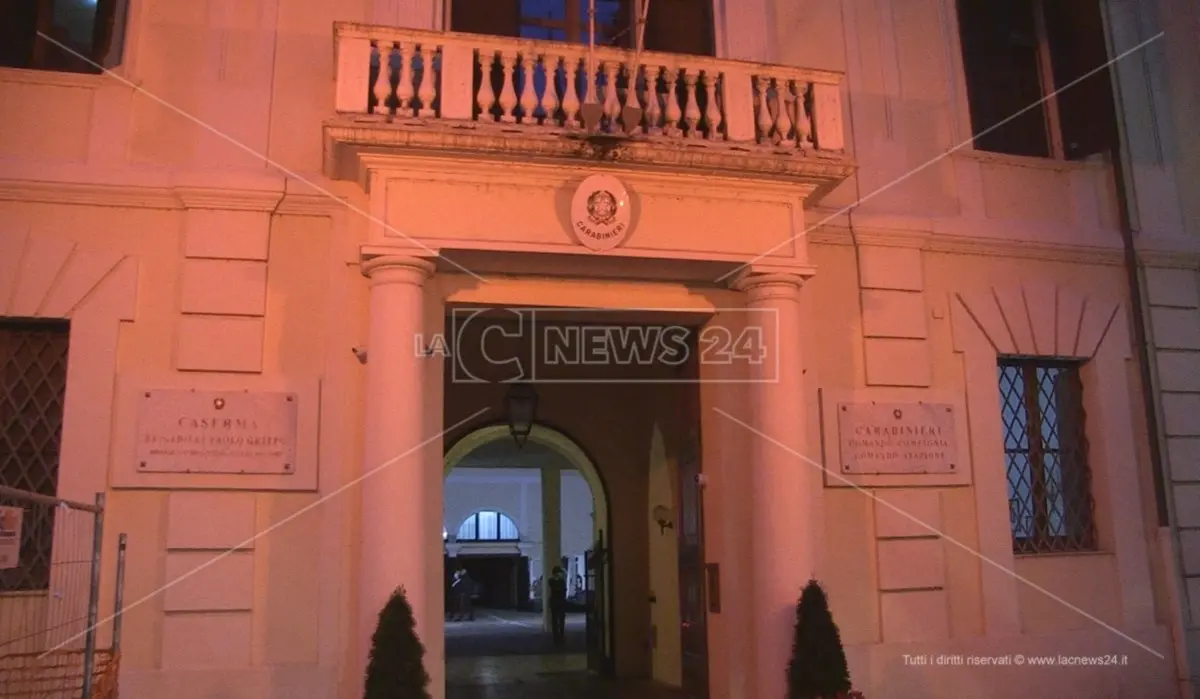 I luoghi simbolo di Cosenza si tingono di arancione per dire No alla violenza sulle donne