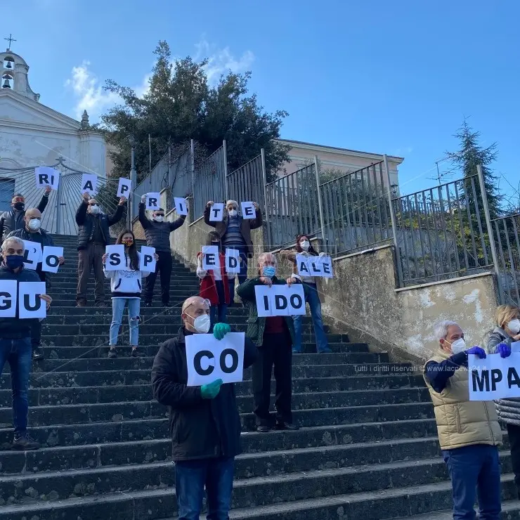 Protesta a Corigliano-Rossano, cittadini in piazza: «Ridateci l’ospedale»