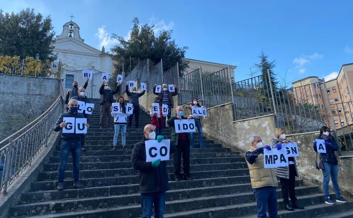 Protesta a Corigliano-Rossano, cittadini in piazza: «Ridateci l’ospedale»
