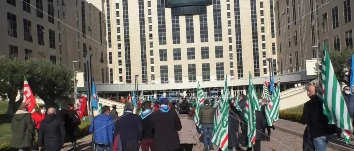 Sanità e decreto Calabria, protesta dei sindacati davanti alla Regione