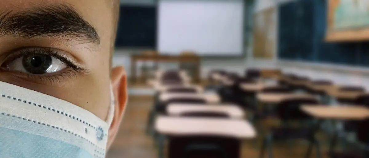 Coronavirus, resta obbligatoria la mascherina in classe per bimbi sopra i 6 anni