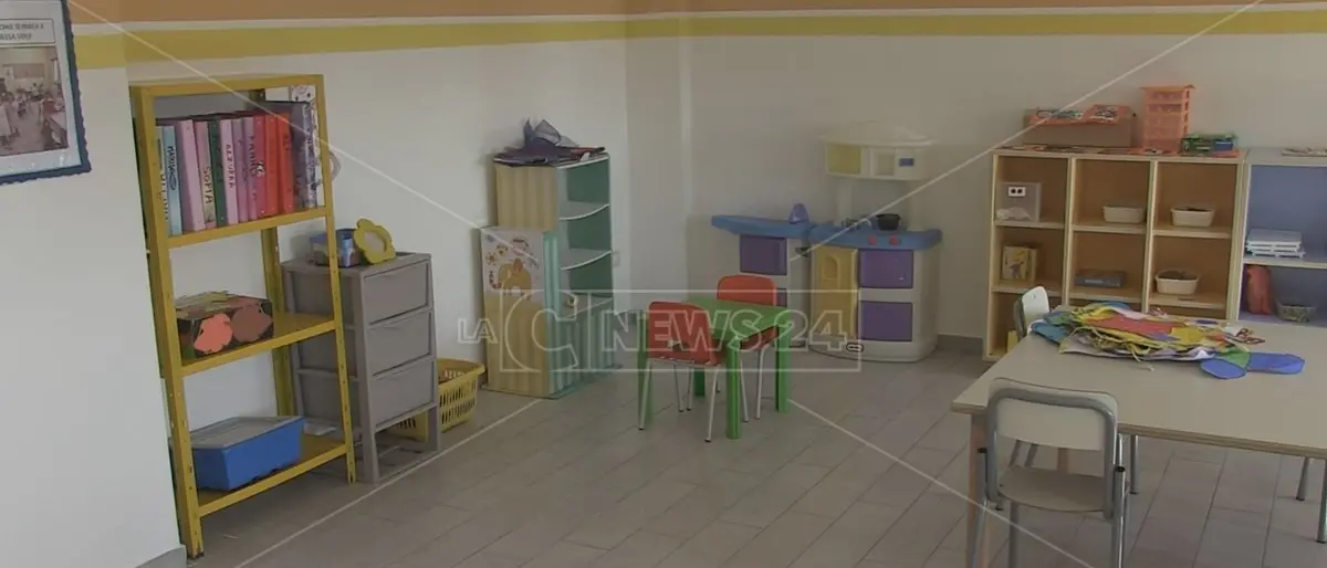 Casali del Manco, il paese si divide sulla riapertura delle scuole