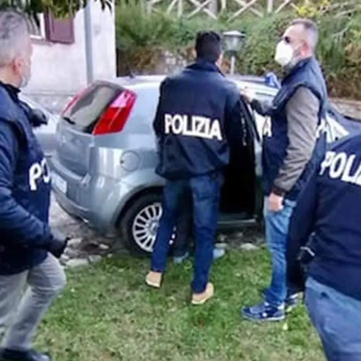 Terrorismo, materiale Isis e manuali per bombe: arrestato un italiano nel Cosentino