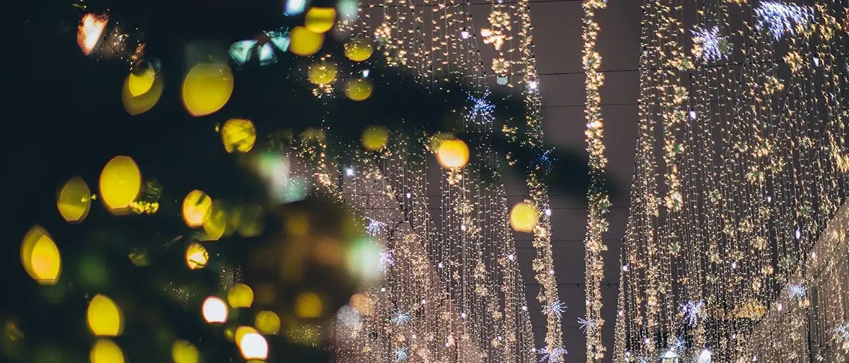 Luminarie di Natale: a Castiglione si decide con un sondaggio. A Rende pagano i commercianti