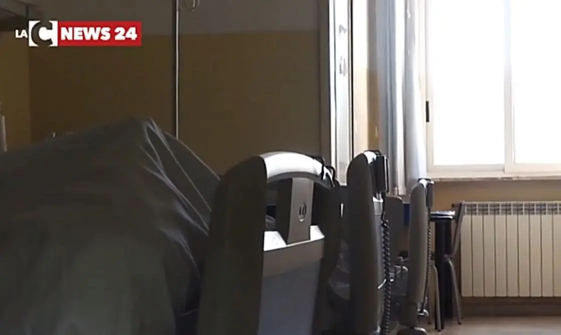 Cosenza, 25 malati Covid nella tenda pre-triage dell'ospedale in attesa di ricovero