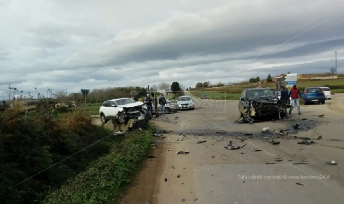 Incidente nel Vibonese, due feriti nello scontro tra auto al bivio per Zungri