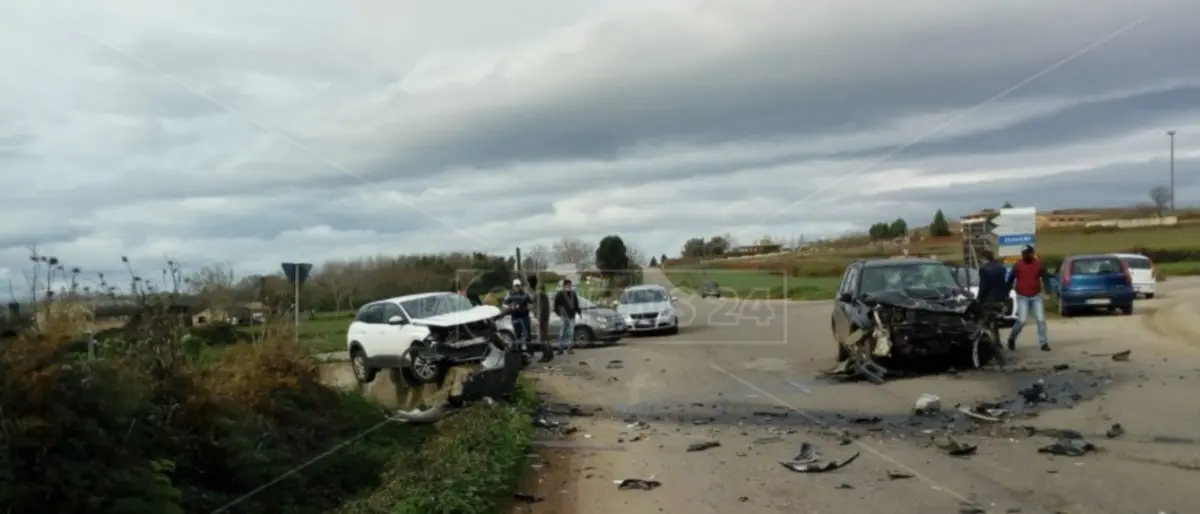 Incidente nel Vibonese, due feriti nello scontro tra auto al bivio per Zungri