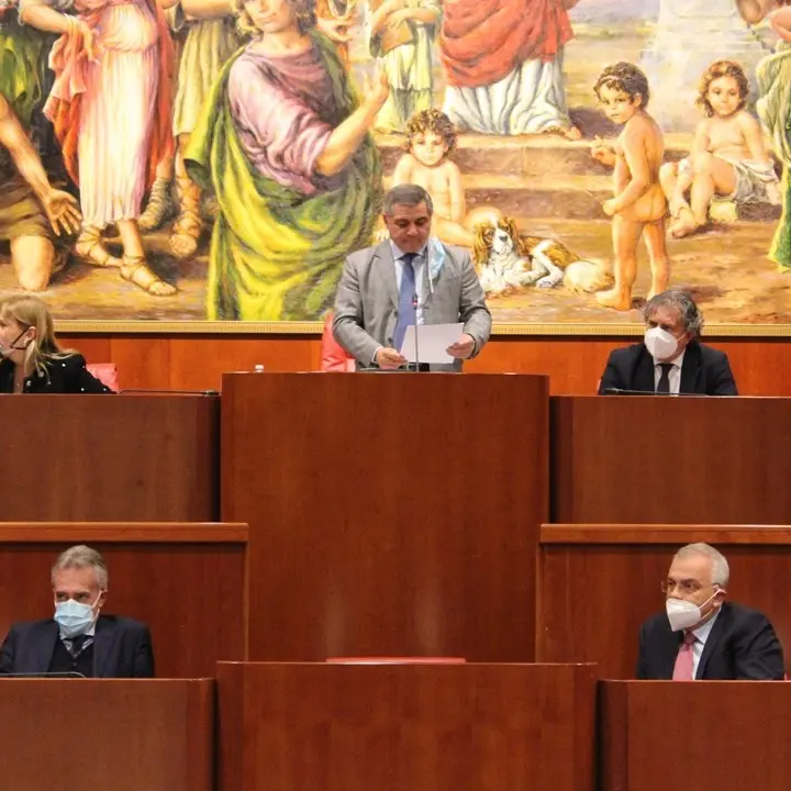 Consiglio regionale, Giovanni Arruzzolo è il nuovo presidente al posto di Mimmo Tallini