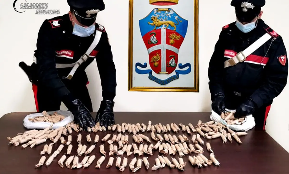 Polistena, in auto con 3,6 chili di fuochi d'artificio artigianali: denunciati due giovani