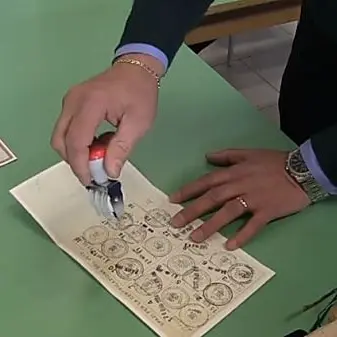 Elezioni Calabria, si vota a San Valentino: Spirlì firma il decreto che fissa le urne al 14 febbraio