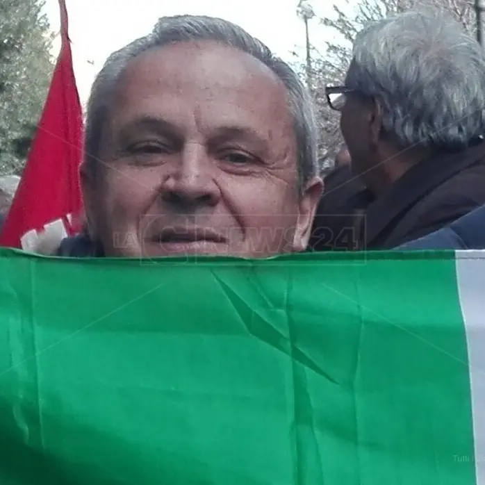 L'attivista comunista che si diede fuoco e morì, ma la moglie grida un'altra verità: «È stato ucciso»