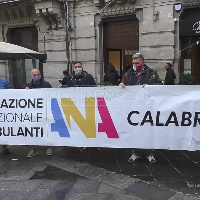 Coronavirus, ambulanti in protesta contro i sindaci: «Fateci lavorare»