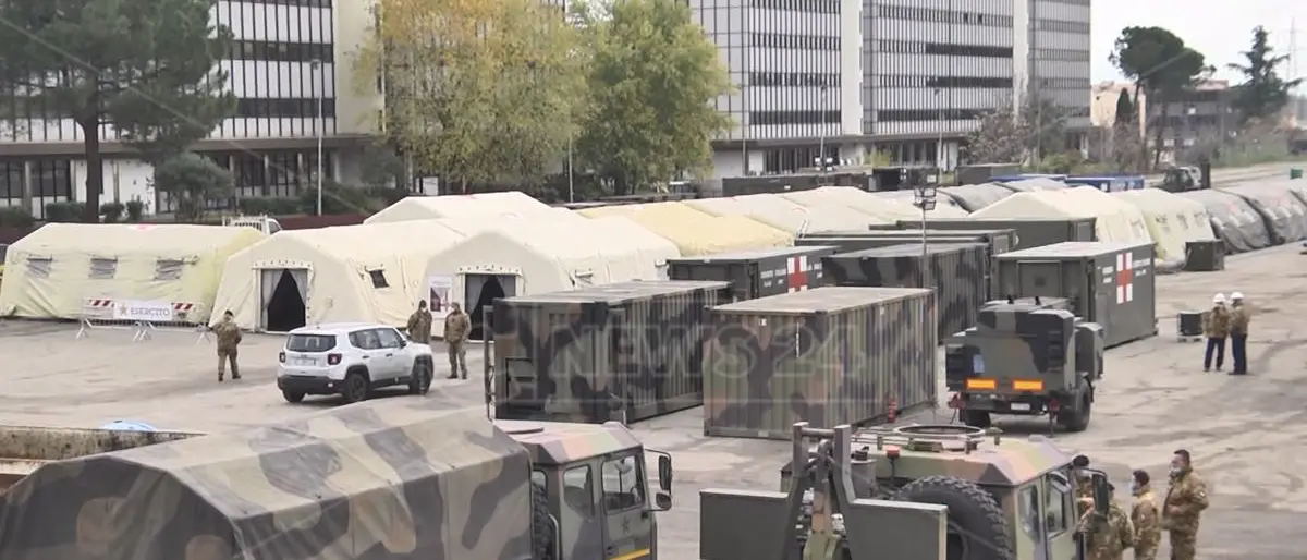 Cosenza, il primo paziente varca la soglia dell'ospedale militare: attivi i 40 posti letto