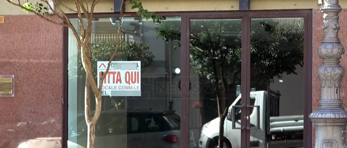 A Lamezia è crisi, vendite giù e negozi chiusi: «Servono sostegni subito»
