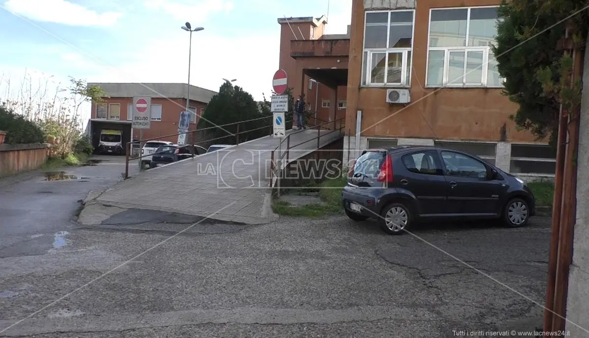 Ospedale San Marco Argentano, servizi azzerati e fondi fermi da anni: «Riapritelo»