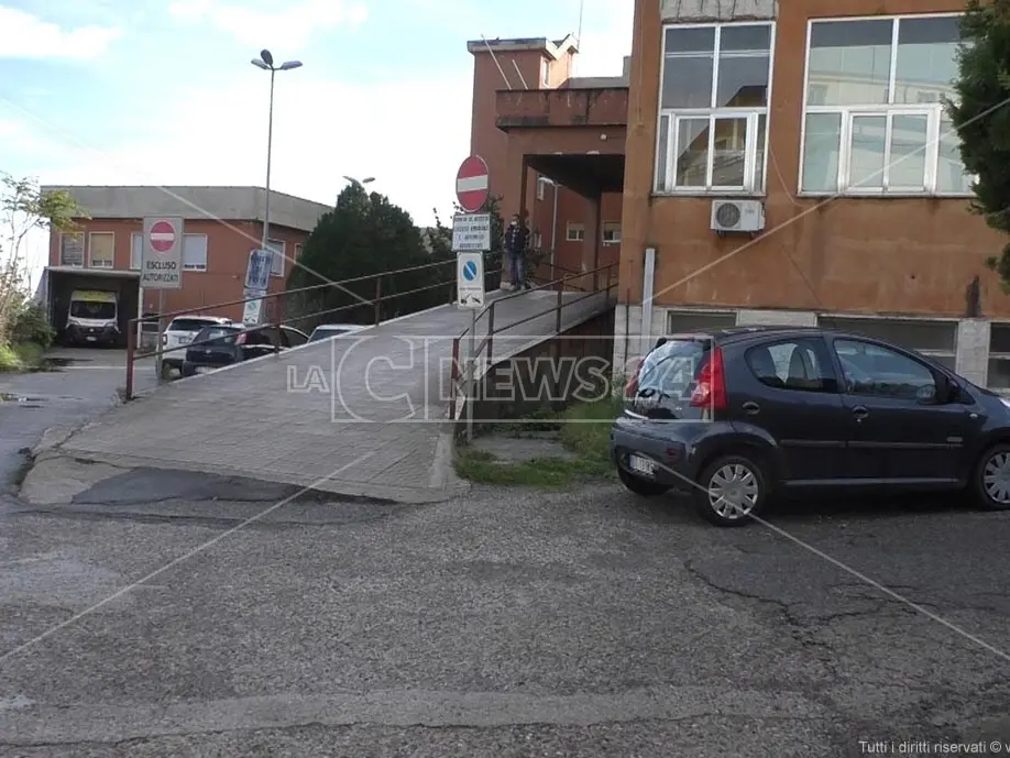 Ospedale San Marco Argentano, servizi azzerati e fondi fermi da anni: «Riapritelo»