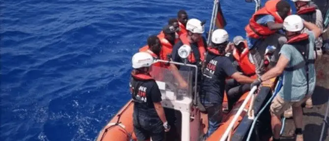 La Mare Jonio salva 100 migranti. Ma nel Mediterraneo si muore ancora