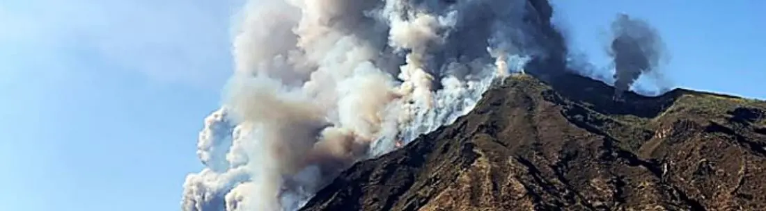 Stromboli torna a fare paura, nuova esplosione sull’isola e turisti in fuga dalla spiaggia