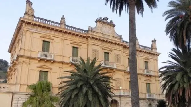 Cosenza, sorpresi a rubare rame a Villa Rendano: due arresti