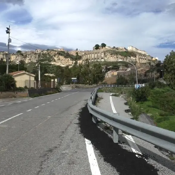 Gerace a rischio isolamento: strada franata da due anni e mai riparata