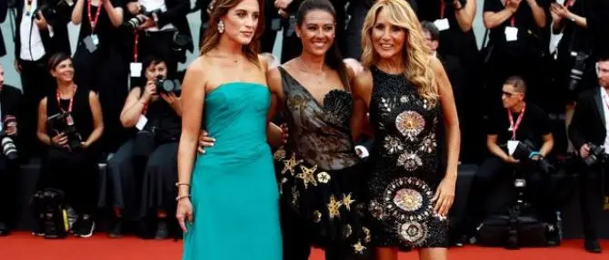 La reggina Giusy Versace incanta Venezia con protesi e tacchi a spillo