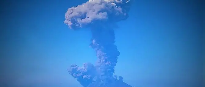 “Iddu” non si calma, nuove esplosioni e paura sullo Stromboli