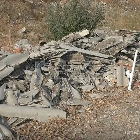 Corigliano-Rossano, alla foce del Cino una bomba ecologica di rifiuti e amianto