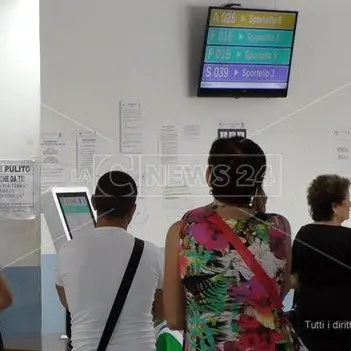 Ospedale di Lamezia, ore di attesa per le prenotazioni: utenti esasperati