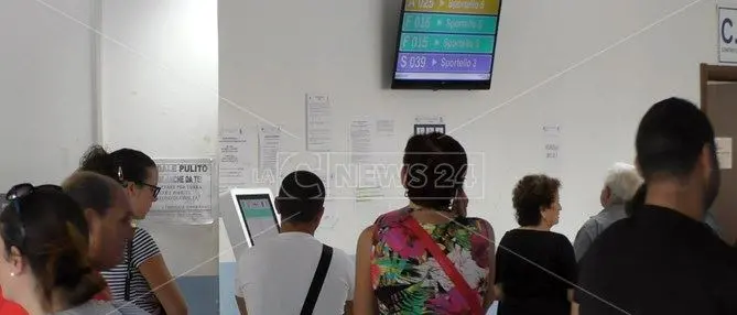 Ospedale di Lamezia, ore di attesa per le prenotazioni: utenti esasperati