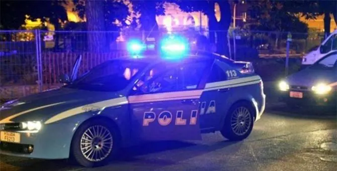 Lamezia, mostrava parti intime ad una donna: denunciato per molestie