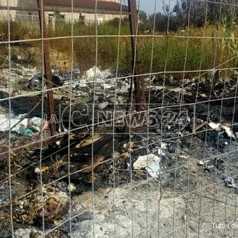 Briatico come la terra dei fuochi: torna a bruciare la discarica abusiva