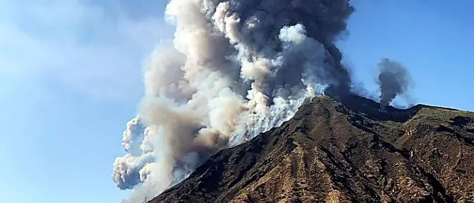 Stromboli, sale l'allerta. Preoccupano eventuali eruzioni improvvise