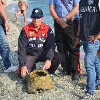 I sommozzatori dei carabinieri recuperano un’antica fornace