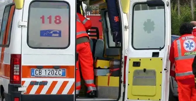 Tragedia nel Reggino, 74enne muore colpito da un tronco