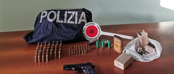 Controlli nel Vibonese, cartucce e pistola in un casolare: una denuncia