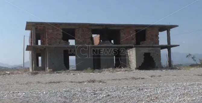 Corigliano-Rossano, quell’ultimo ecomostro di contrada Zolfara