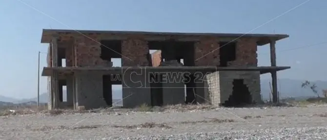 Corigliano-Rossano, quell’ultimo ecomostro di contrada Zolfara