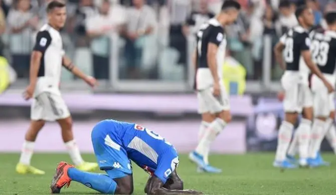 Il Napoli regala alla Juve la vittoria. Decide un autogol di Koulibaly