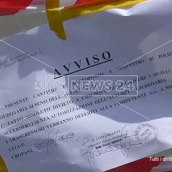 Ponte crollato, i residenti s'oppongono agli sgomberi: «Non andremo via»