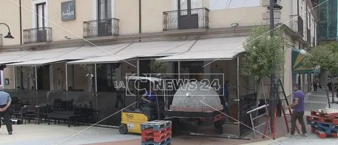 Cosenza, rimosso il forno abusivo di Piazza Riforma