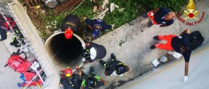 Cade in un pozzo profondo 12 metri, ferito un 58enne nel Crotonese