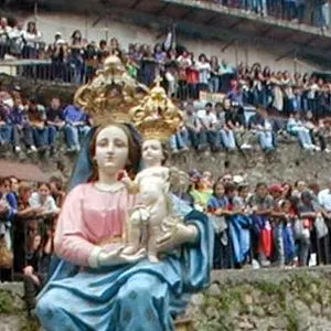 A Polsi parente di una famiglia 'ndranghetista tenta di portare la Madonna: allontanato