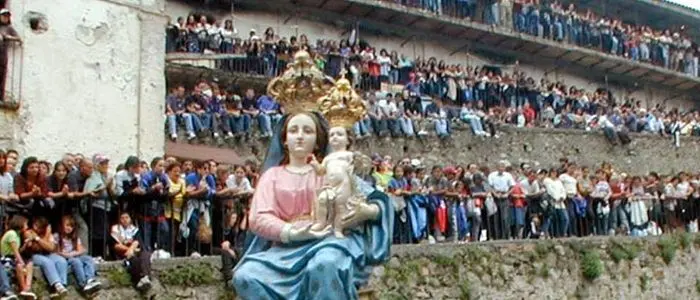 A Polsi parente di una famiglia 'ndranghetista tenta di portare la Madonna: allontanato