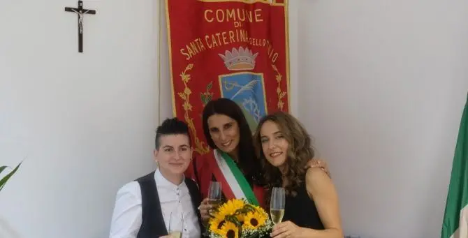 La Calabria celebra un altro Sì tra donne, è festa a Santa Caterina dello Ionio